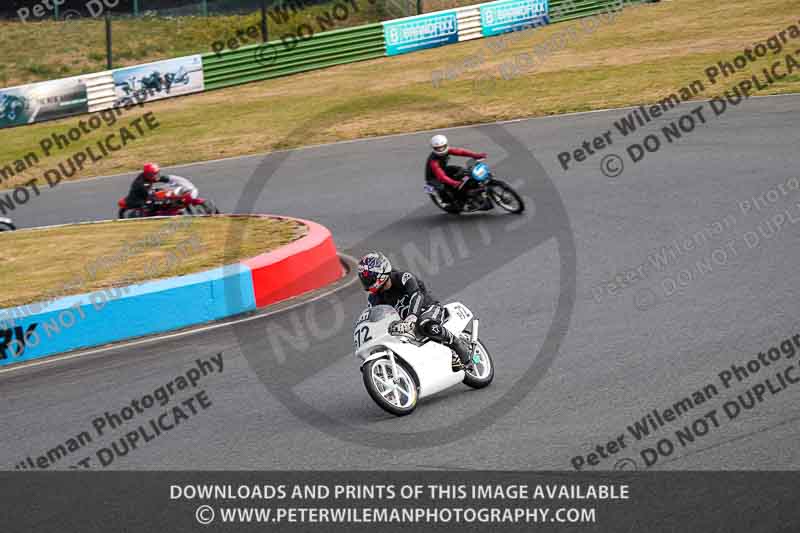 Vintage motorcycle club;eventdigitalimages;mallory park;mallory park trackday photographs;no limits trackdays;peter wileman photography;trackday digital images;trackday photos;vmcc festival 1000 bikes photographs